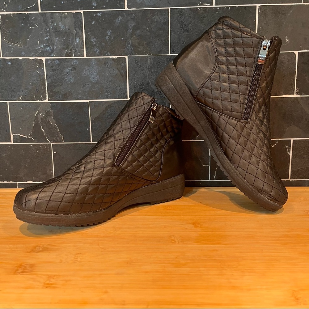 Women’s Sz 10 Black Quilted Comfortview Dpuble Zip Ankle Chukka Boots Comfort